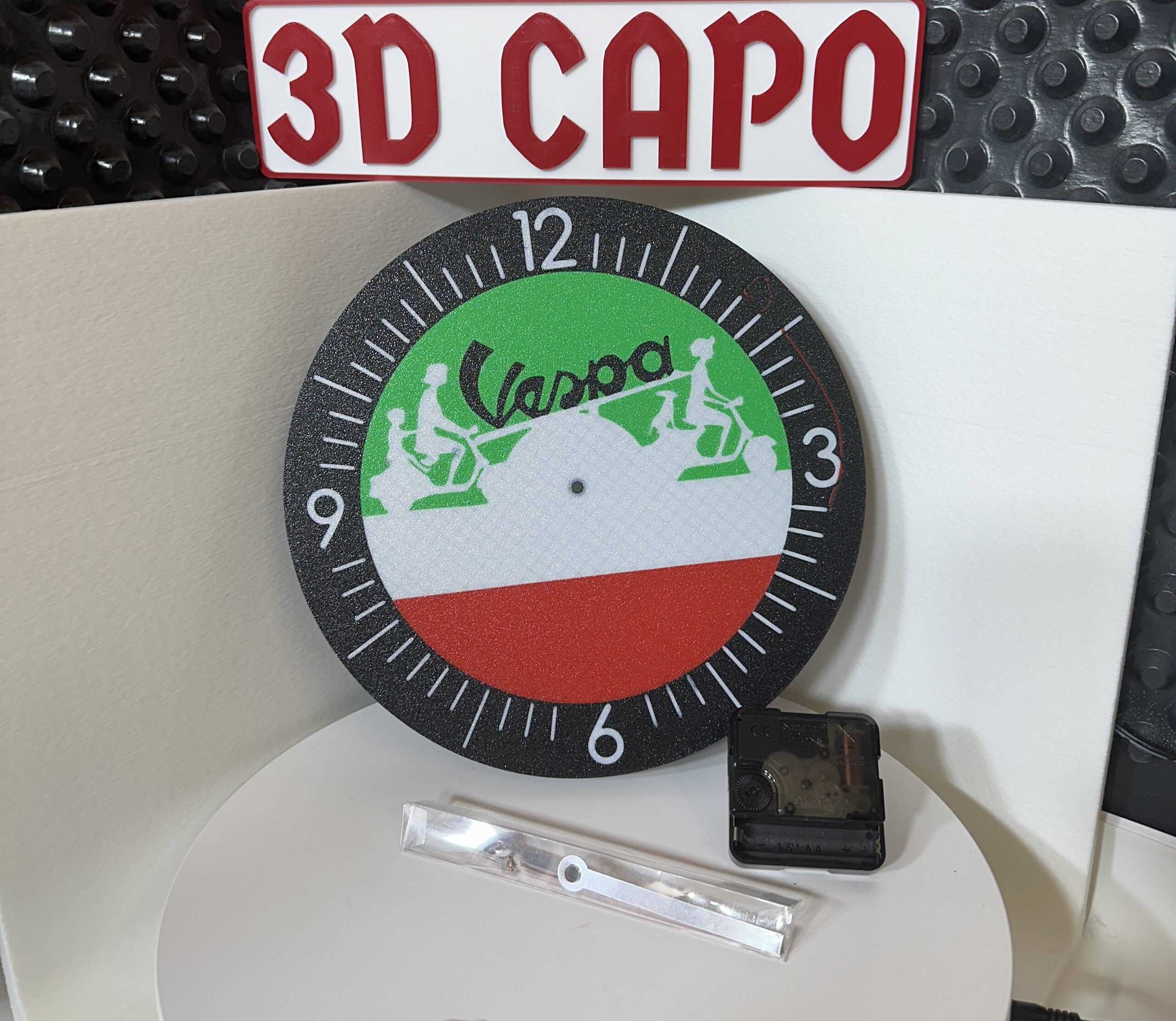 Vespa Wanduhr 22 cm – Italien Design in Grün Weiß Rot – Quarzuhr – Deko & Geschenk für Italienliebhaber und Vespafans – Bild 2