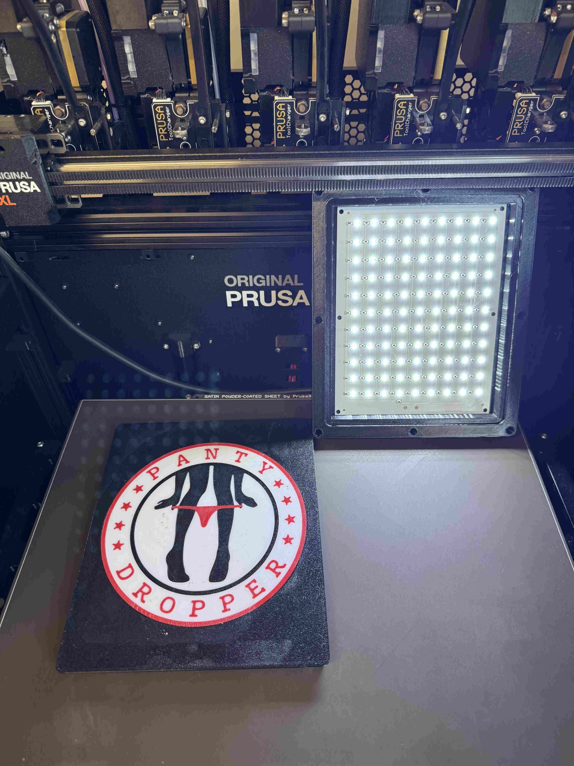 „Panty Dropper“ Lightbox – der leuchtende Reiz fürs Fahrerhaus 😈🩲 – Bild 4