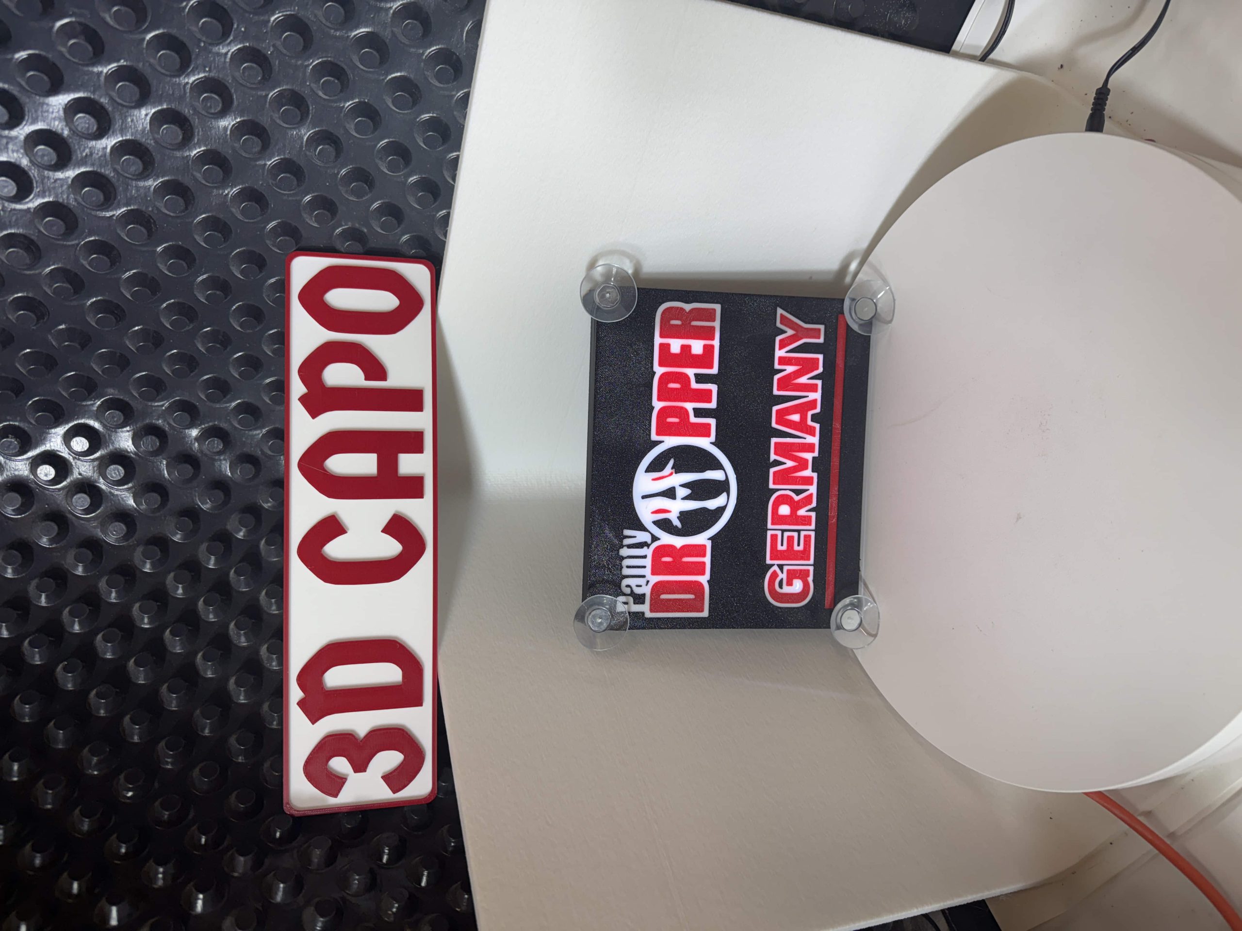 PantyDropper Lightbox mit Saugnäpfen & LED – kingof3d.de – Bild 3