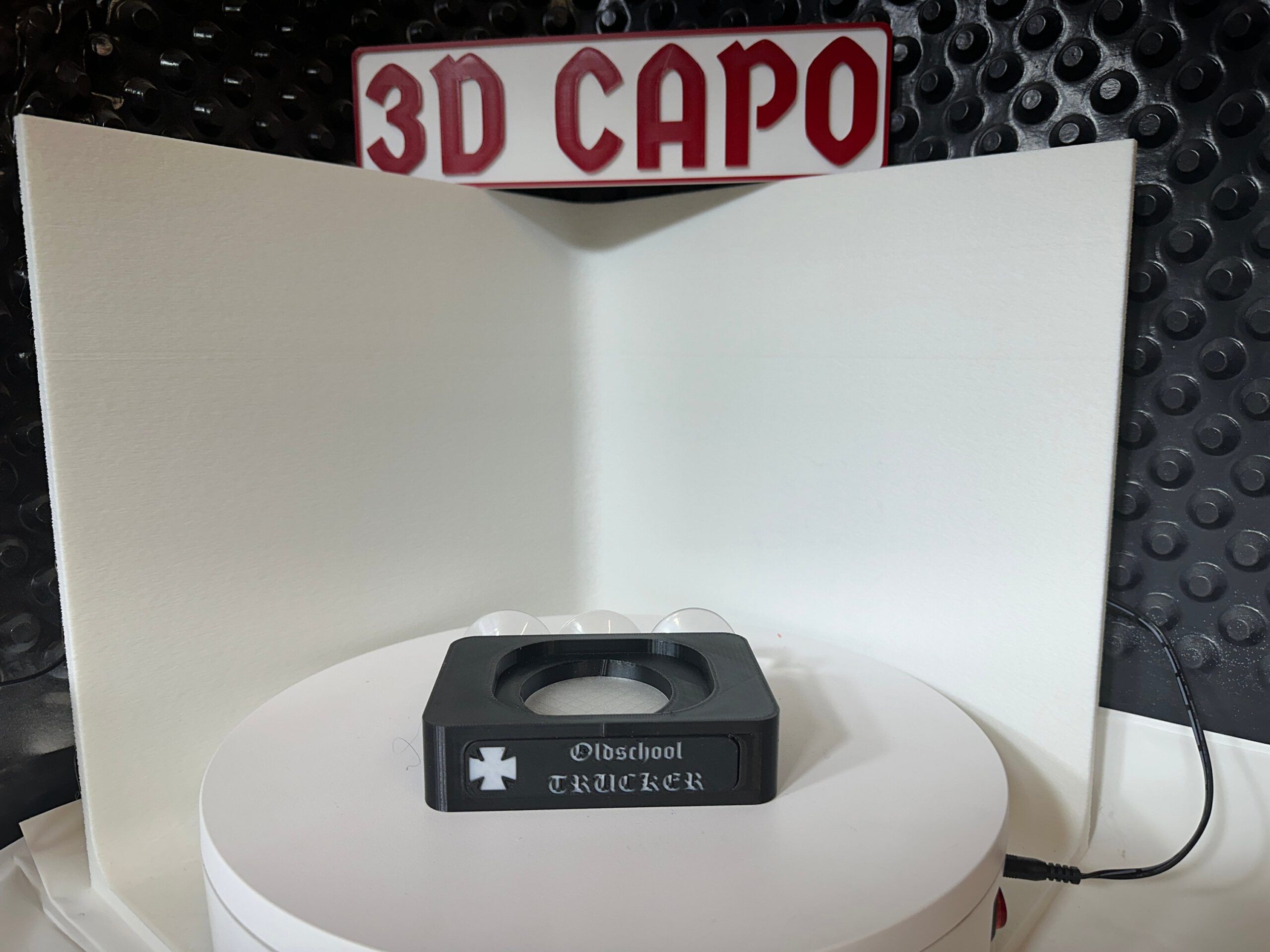 Innovativer Poppy Halter LKW mit LED Beleuchtung – Perfekter Duftspender-Halter für Trucker & LKW-Fans | Made in Germany – Bild 2