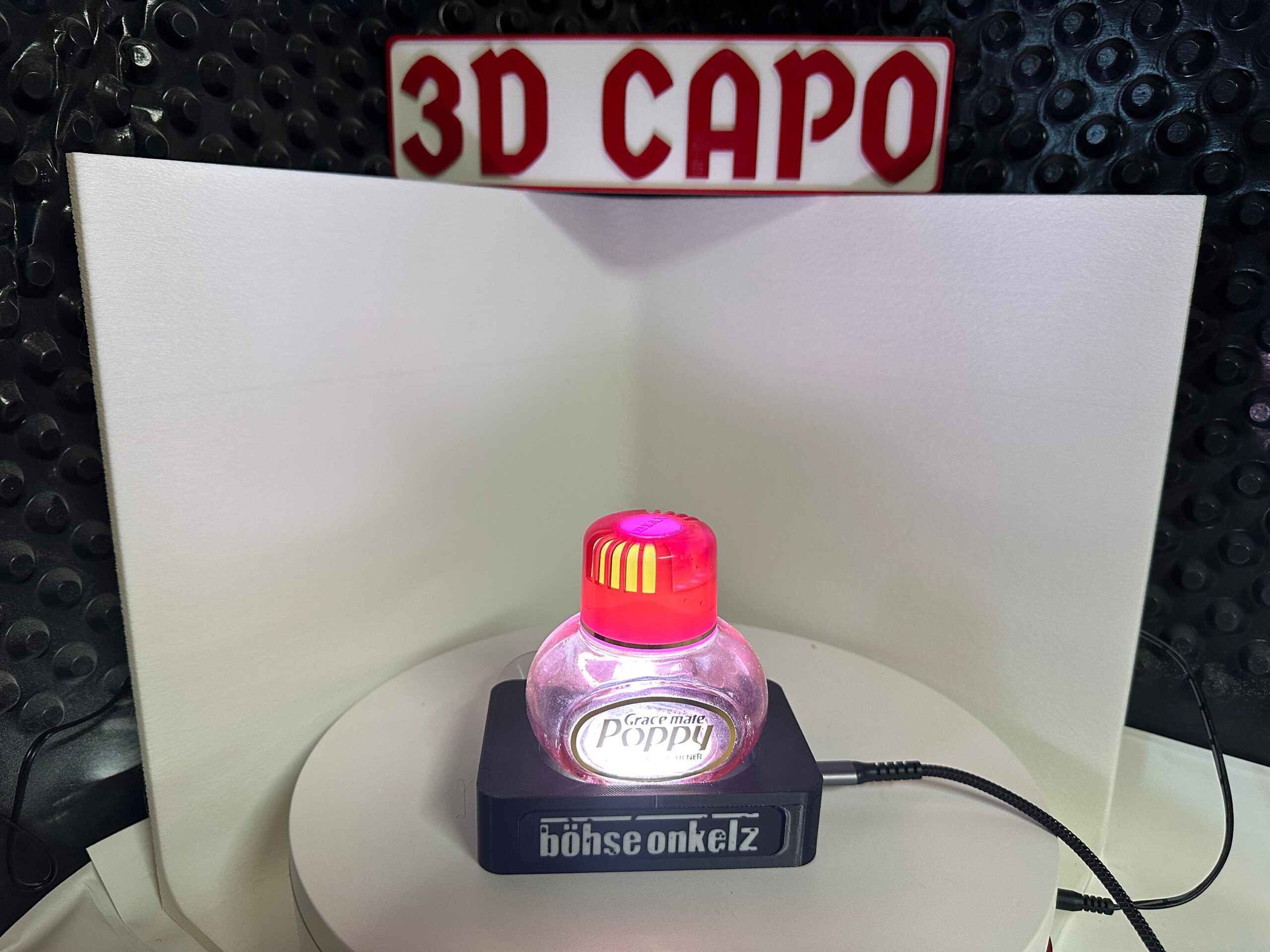 Innovativer Poppy Halter LKW mit LED Beleuchtung – Perfekter Duftspender-Halter für Trucker & LKW-Fans | Made in Germany – Bild 7