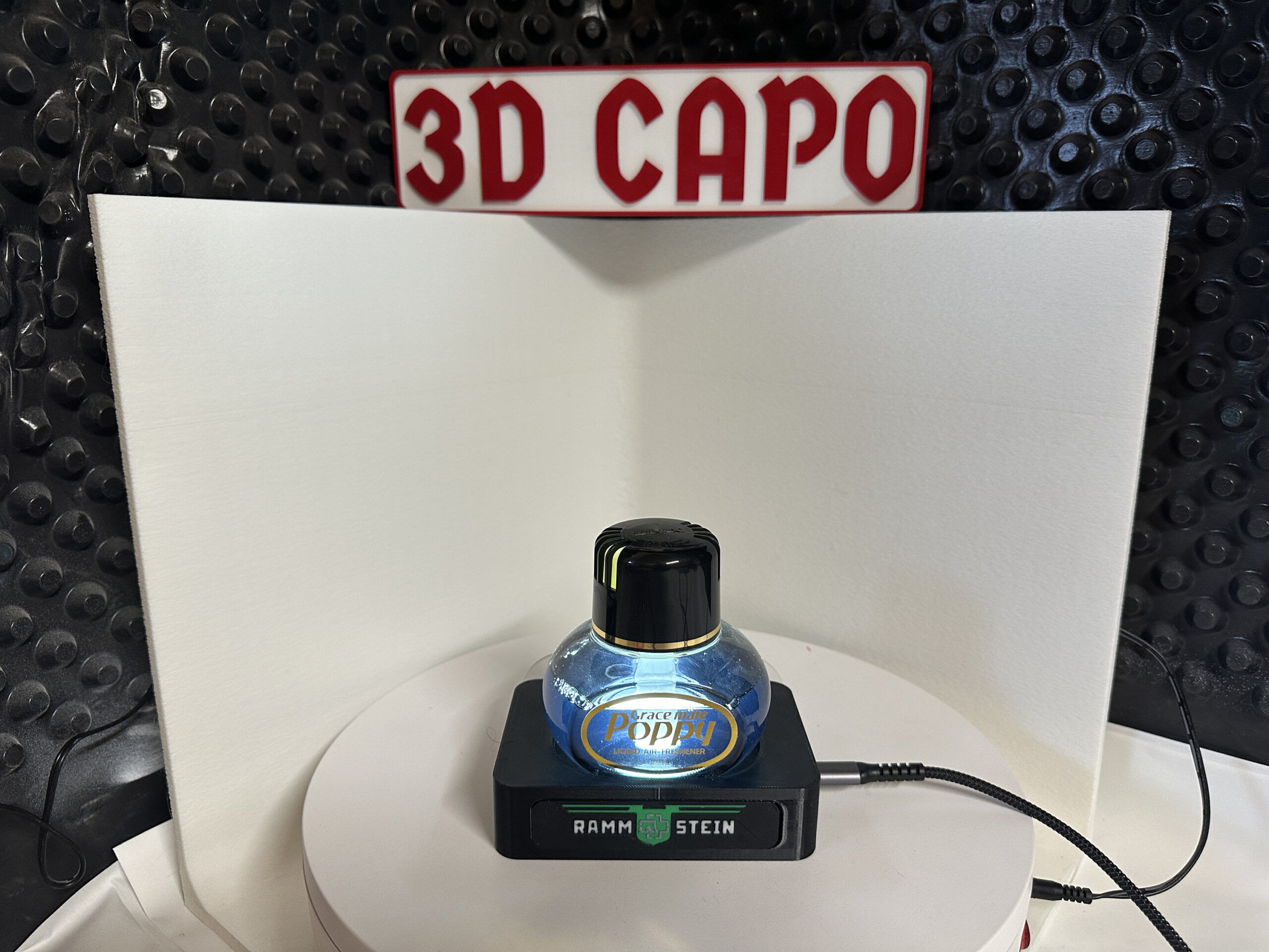 Innovativer Poppy Halter LKW mit LED Beleuchtung – Perfekter Duftspender-Halter für Trucker & LKW-Fans | Made in Germany – Bild 6